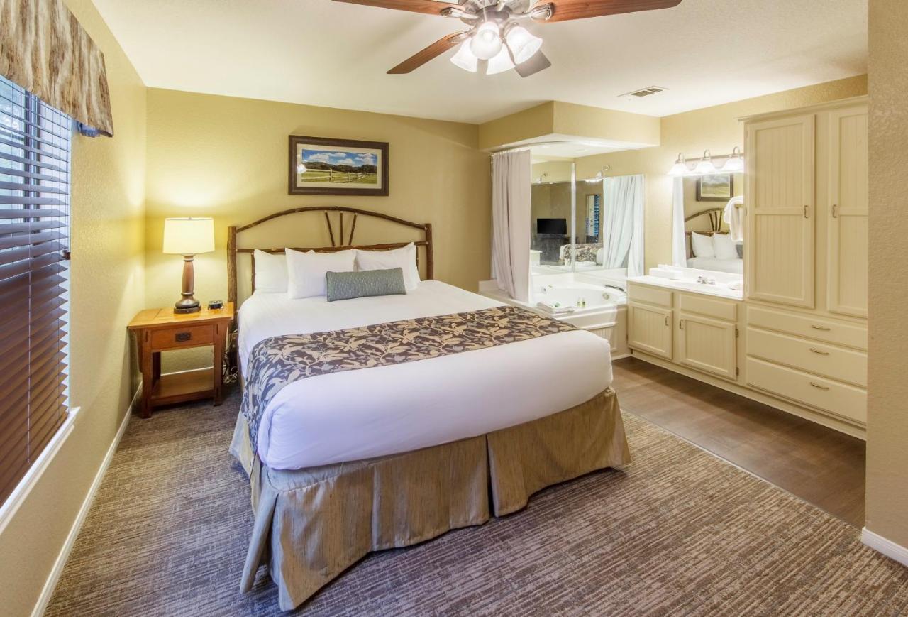 Two-Bedroom Villa Lodge 2 Queen Beds at Holiday Inn Club Vacations Piney Shores Resort at Lake Conroe, an IHG Hotel