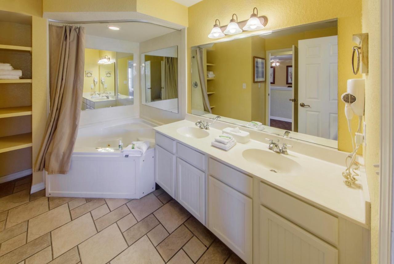Two-Bedroom Villa Grand with Two King Beds at Holiday Inn Club Vacations Piney Shores Resort at Lake Conroe, an IHG Hotel
