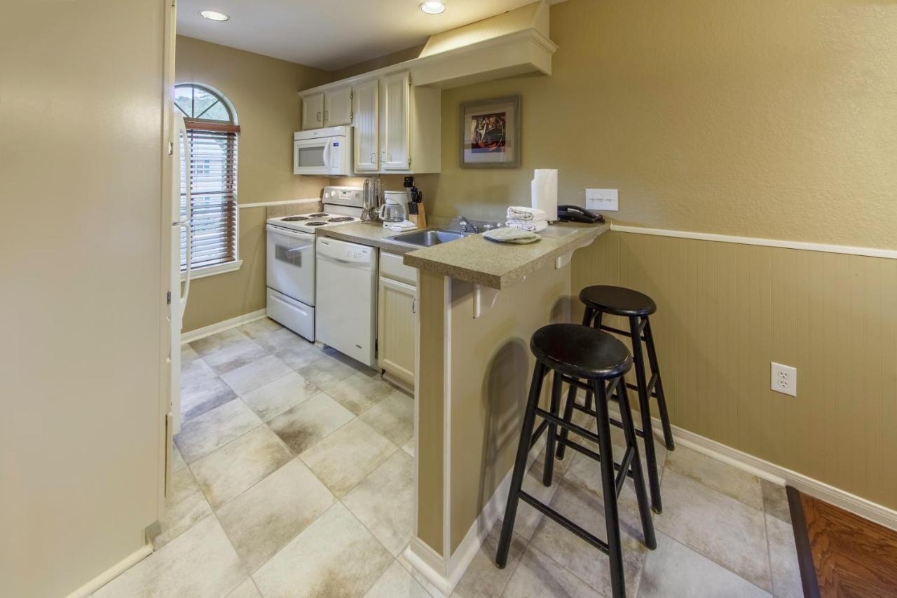 Two-Bedroom Villa Lodge 2 Queen Beds at Holiday Inn Club Vacations Piney Shores Resort at Lake Conroe, an IHG Hotel