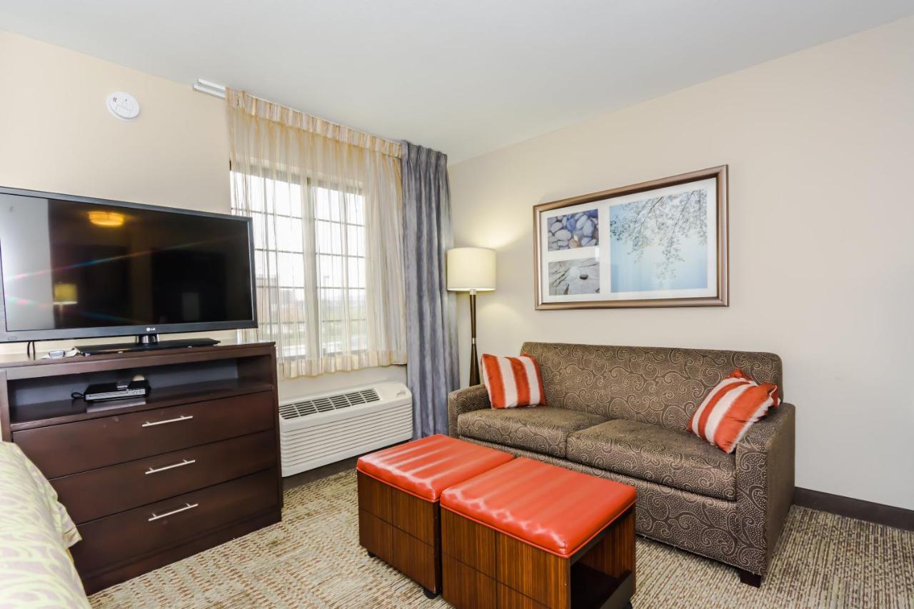 Queen Studio Suite with Bath Tub - Disability Access at Staybridge Suites Grand Forks, an IHG Hotel