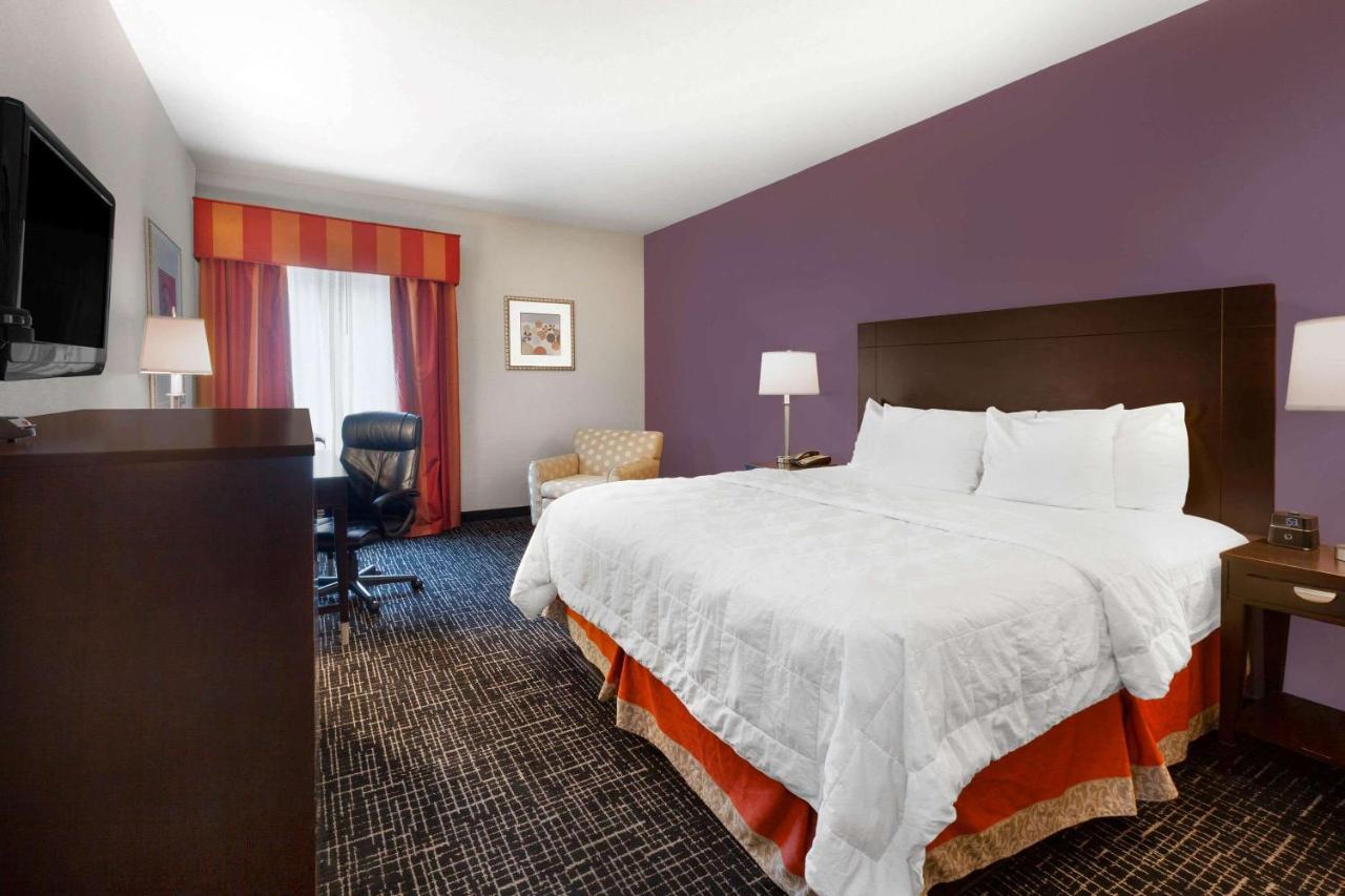 King Room - Hearing Accessible/Non-Smoking at La Quinta Inn & Suites by Wyndham Lumberton