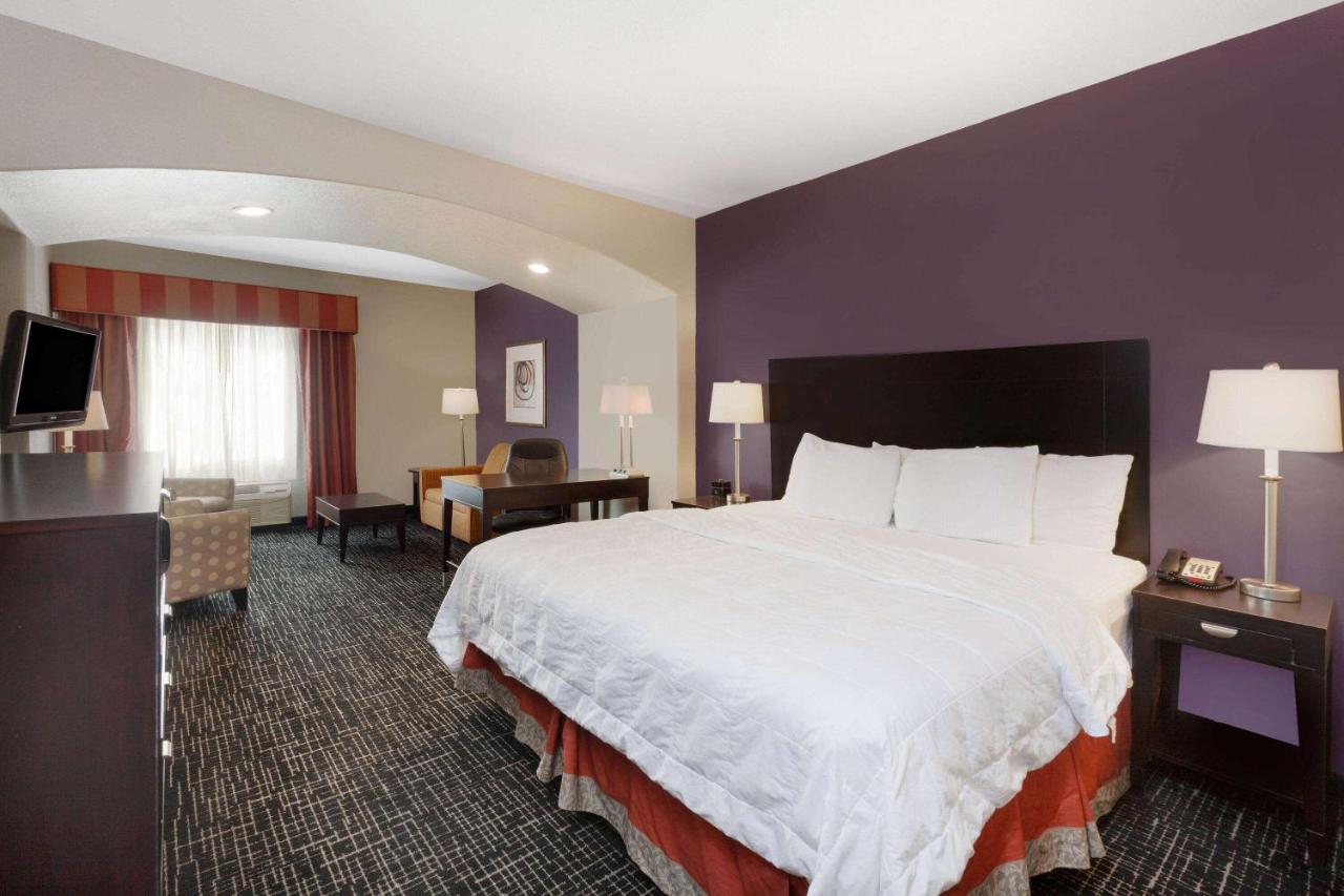 Executive King Room at La Quinta Inn & Suites by Wyndham Lumberton