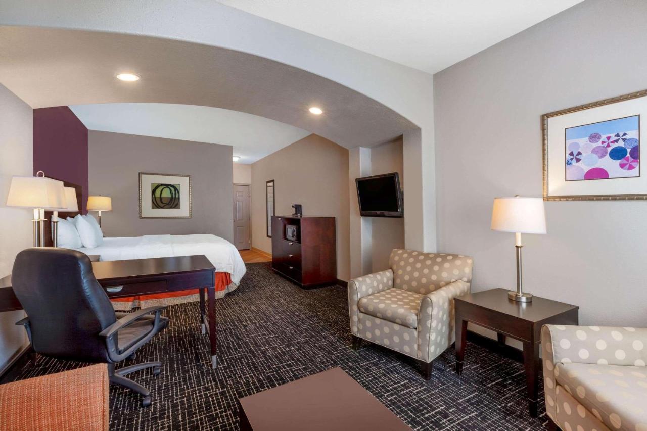 Executive King Room at La Quinta Inn & Suites by Wyndham Lumberton