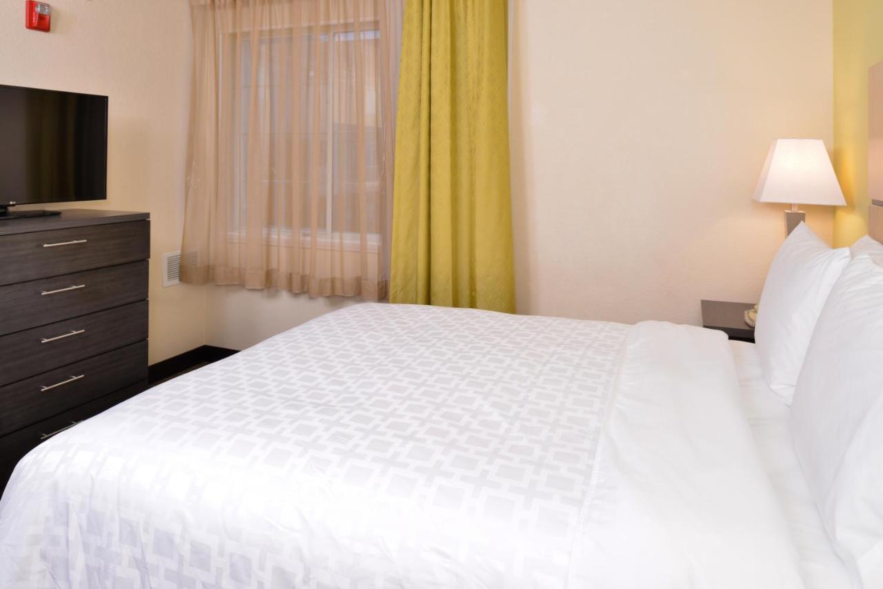 One-Bedroom Queen Suite - Non-Smoking at Candlewood Suites Austin-Round Rock by IHG