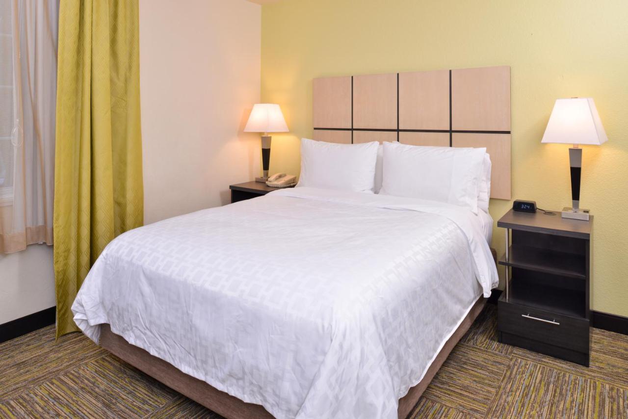 One-Bedroom Queen Suite - Non-Smoking at Candlewood Suites Austin-Round Rock by IHG