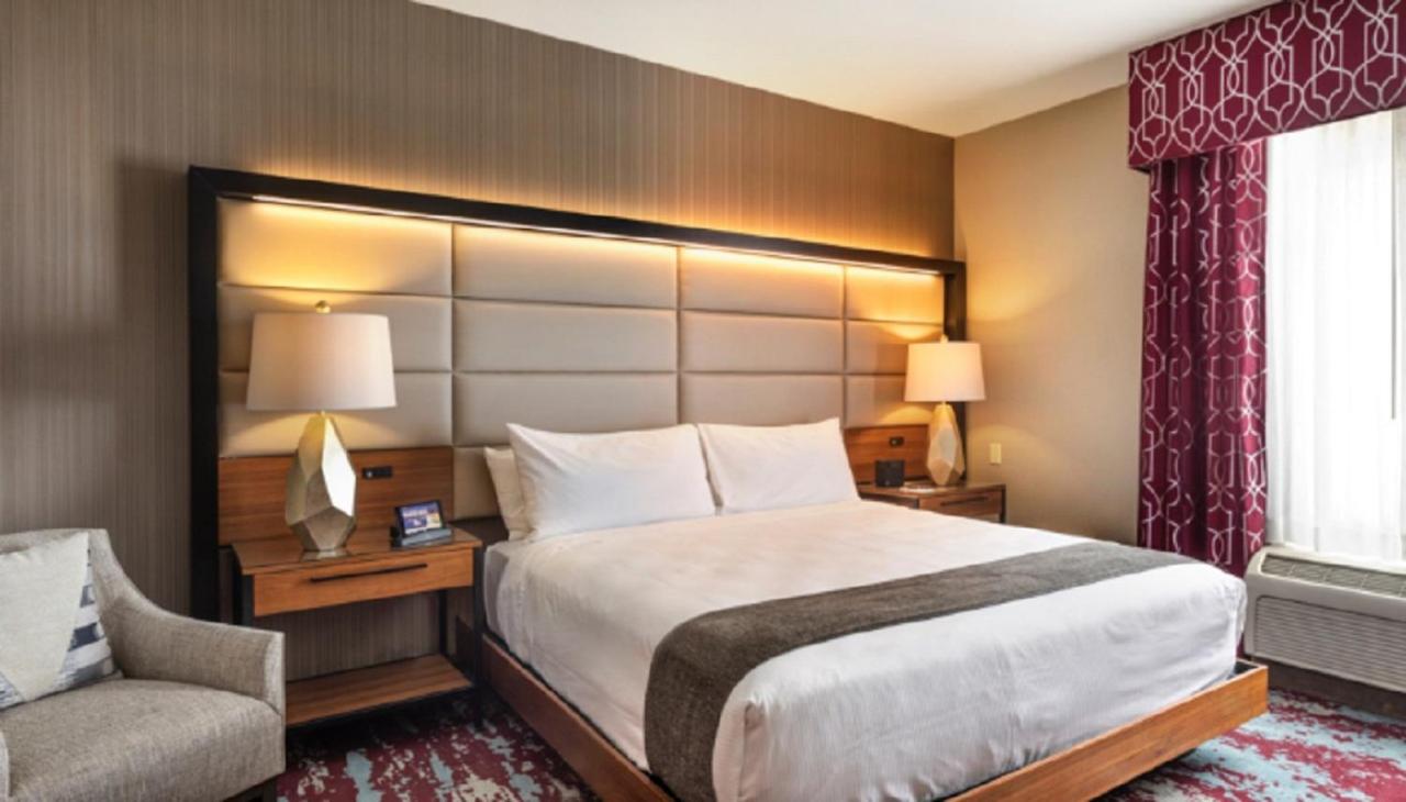 King Room at Bear Springs Hotel