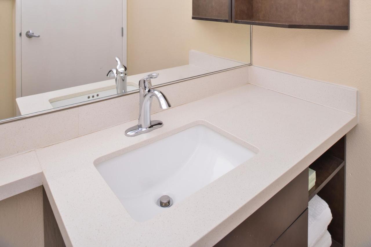 Queen Studio - Non-Smoking at Candlewood Suites Austin-Round Rock by IHG
