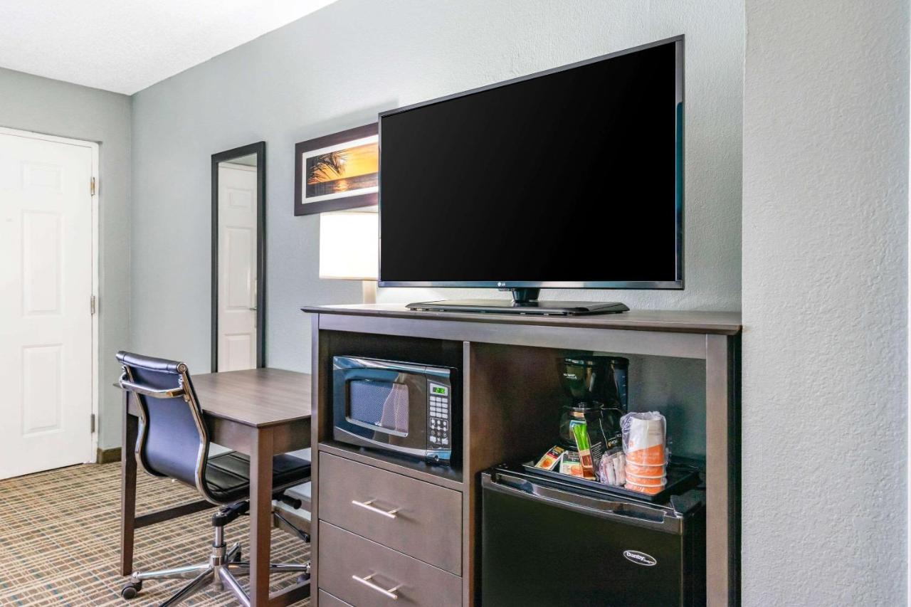 King Room - Non-Smoking at Comfort Inn Sun City Center - Ruskin - Tampa South