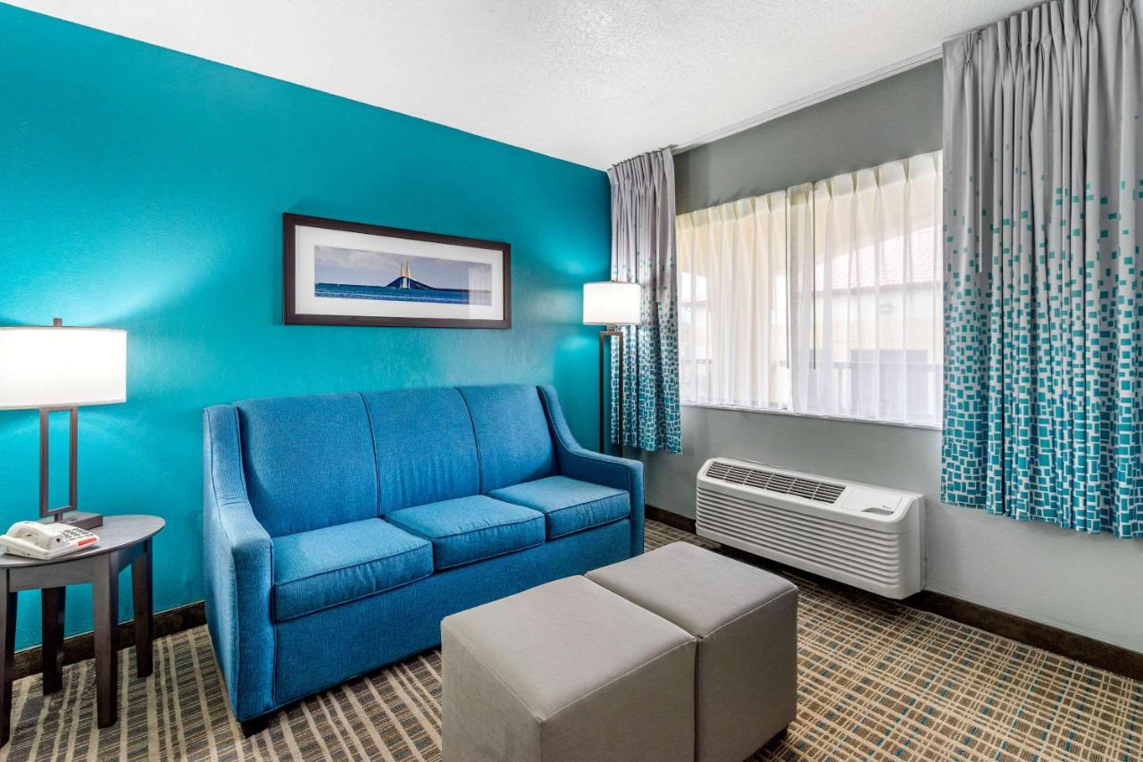 Queen Suite with Two Queen Beds and Sofa Bed at Comfort Inn Sun City Center - Ruskin - Tampa South