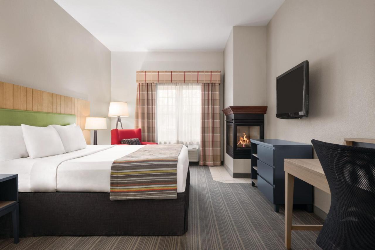 King Suite with Spa Bath - Smoking at Country Inn & Suites by Radisson, Schaumburg, IL