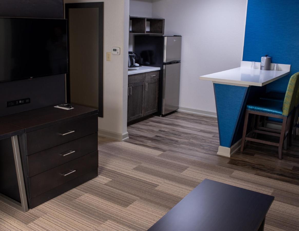 One-Bedroom Suite at Holiday Inn Express Hotel & Suites Conover (Hickory Area) by IHG
