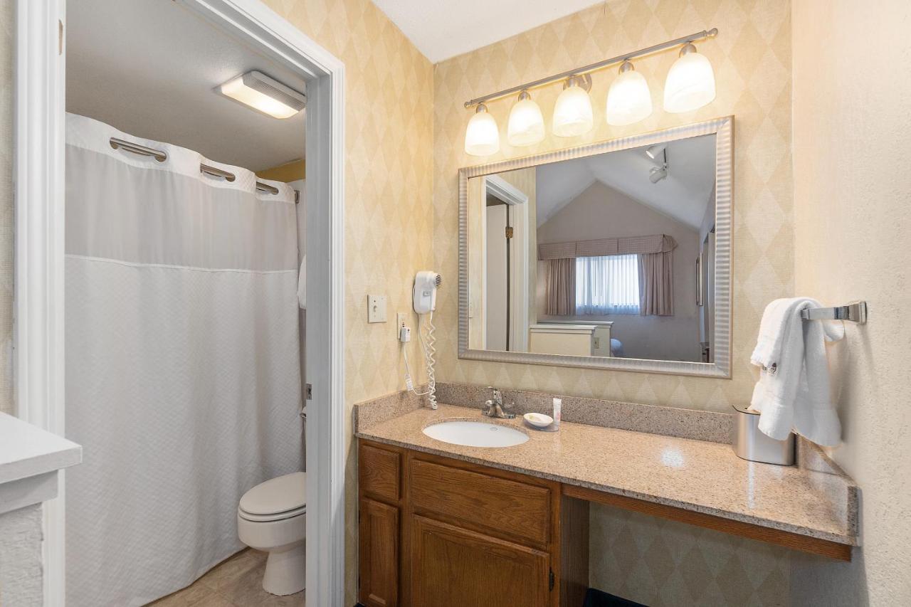 Queen Studio Suite at Residences at Daniel Webster