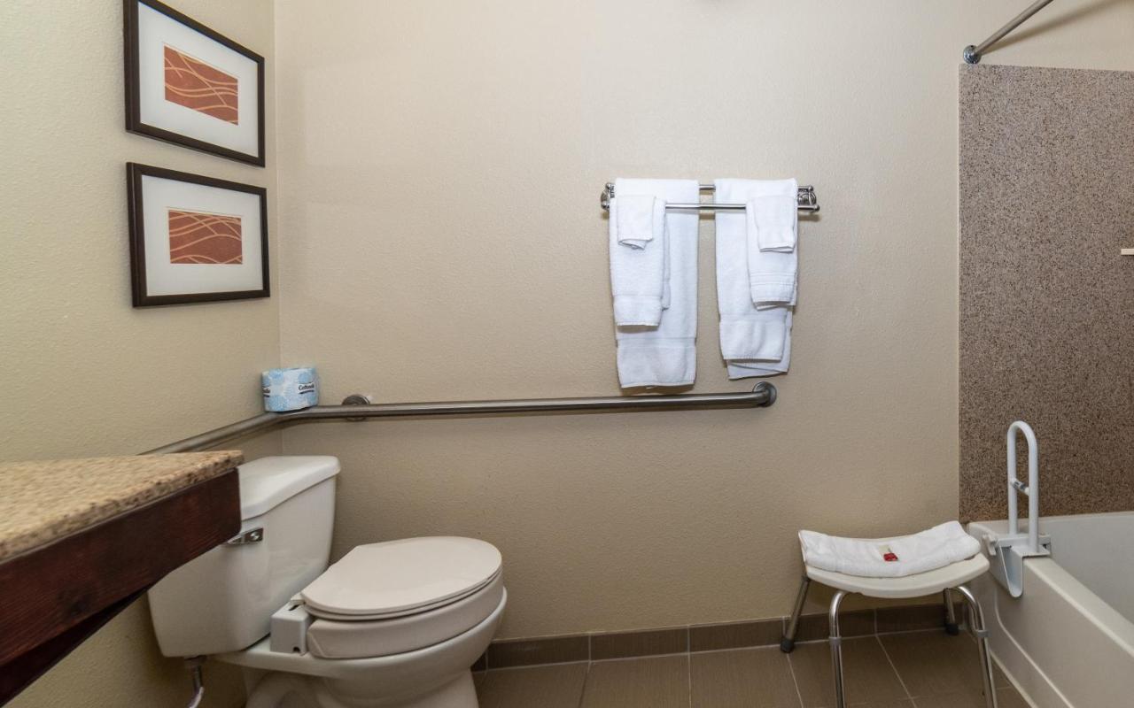 King Room - Mobility Access/Non-Smoking at Baymont by Wyndham Caddo Valley/Arkadelphia