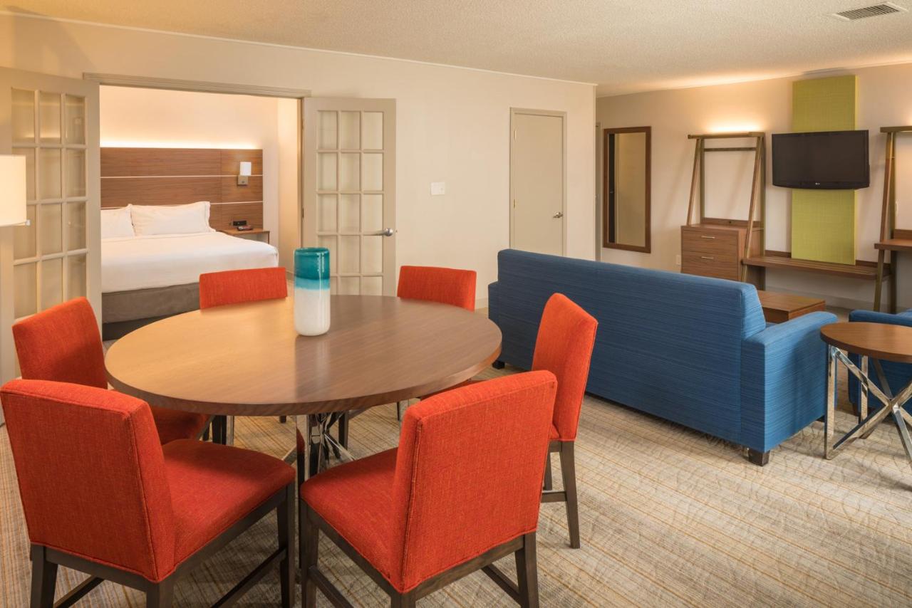 One Bedroom King Room - Non-Smoking at Holiday Inn Express Springfield, an IHG Hotel