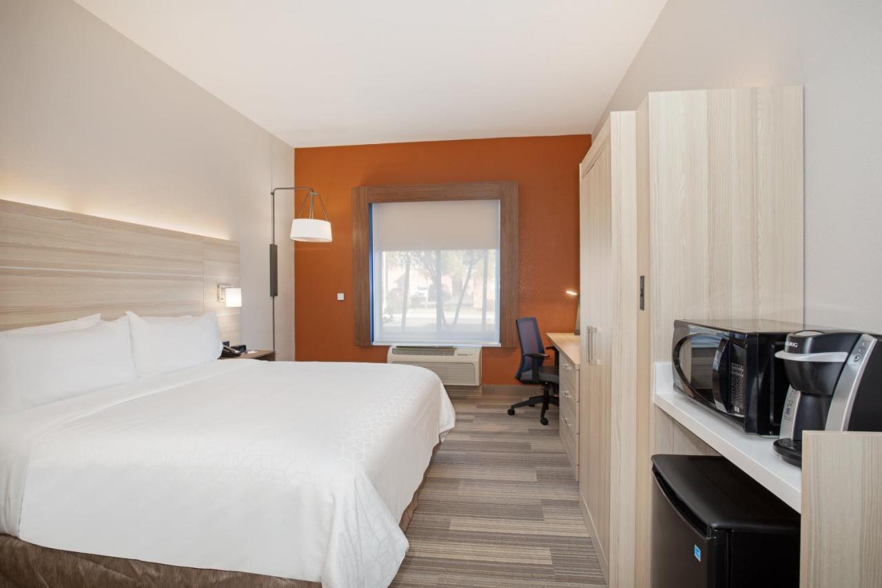 King Room with Roll-In Shower - Disability Access at Holiday Inn Express & Suites Phoenix - Glendale Sports Dist by IHG