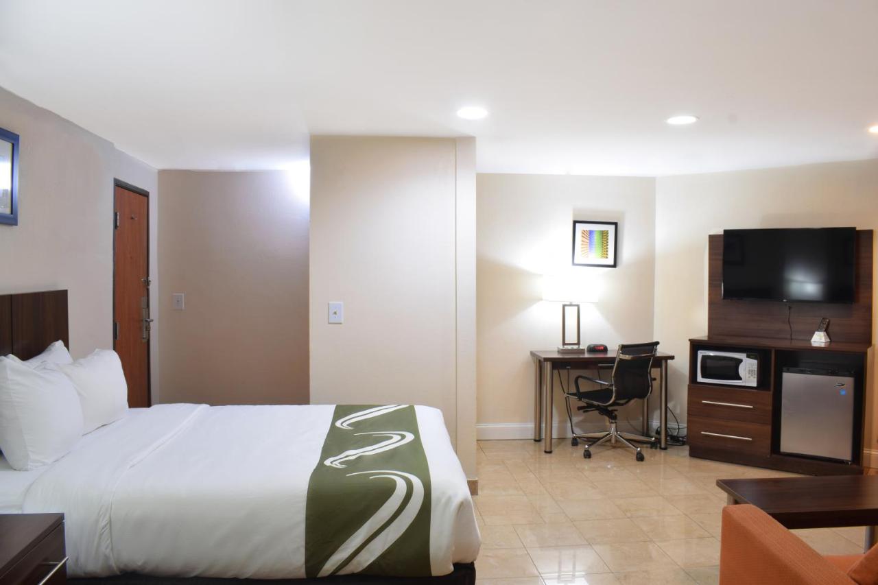 Queen Room - Non-Smoking at Quality Inn & Suites Middletown - Newport