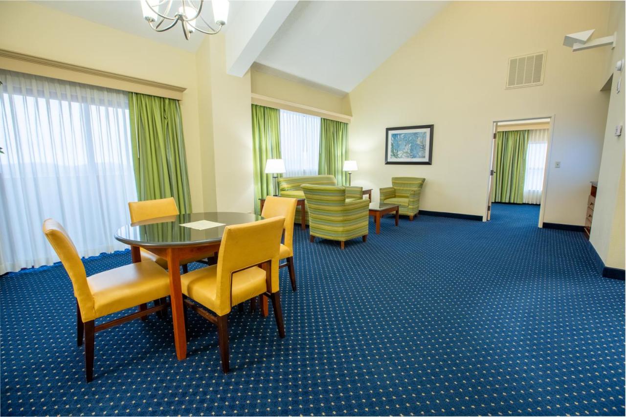 Presidential King Suite with Balcony - Non-Smoking at Radisson Hotel Branson