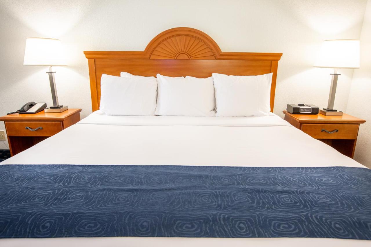 King Room - Non-Smoking at Radisson Hotel Branson
