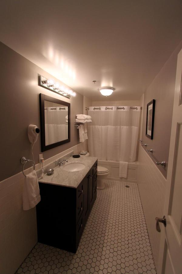 Deluxe Queen Studio at Lodging at the Gaffer Inn