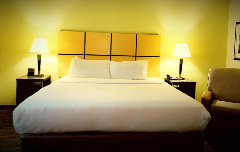 Queen Studio Suite with Batch Tub - Mobility Accessible - Non-Smoking at Candlewood Suites Belle Vernon, an IHG Hotel