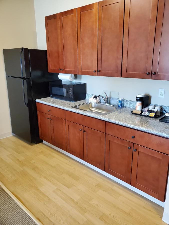Efficiency Queen Room - Non-Smoking at Clarion Hotel & Suites Williston