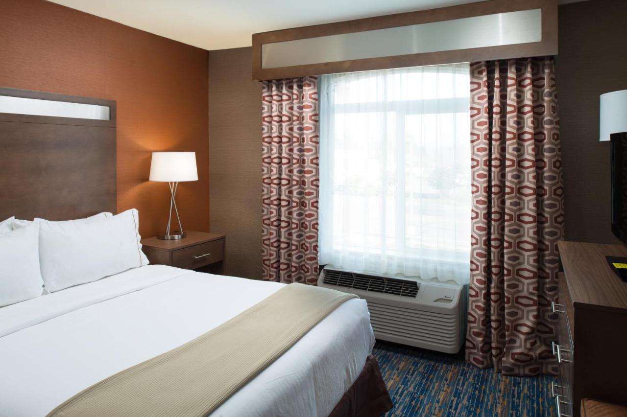 Deluxe Suite - Disability Access at Holiday Inn Express Rocklin - Galleria Area by IHG
