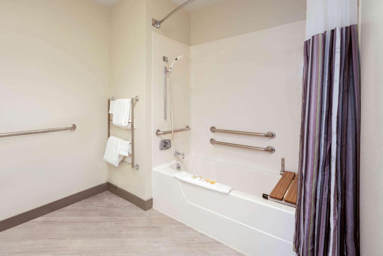 Double Room - Disability Access at La Quinta Inn & Suites by Wyndham Cleveland Macedonia