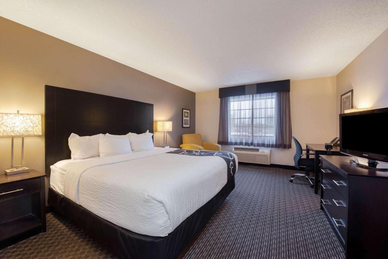 One-Bedroom King Suite - Non-Smoking at La Quinta Inn & Suites by Wyndham Cleveland Macedonia