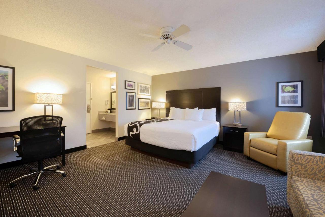 Deluxe King Studio Suite - Non-Smoking at La Quinta Inn & Suites by Wyndham Cleveland Macedonia
