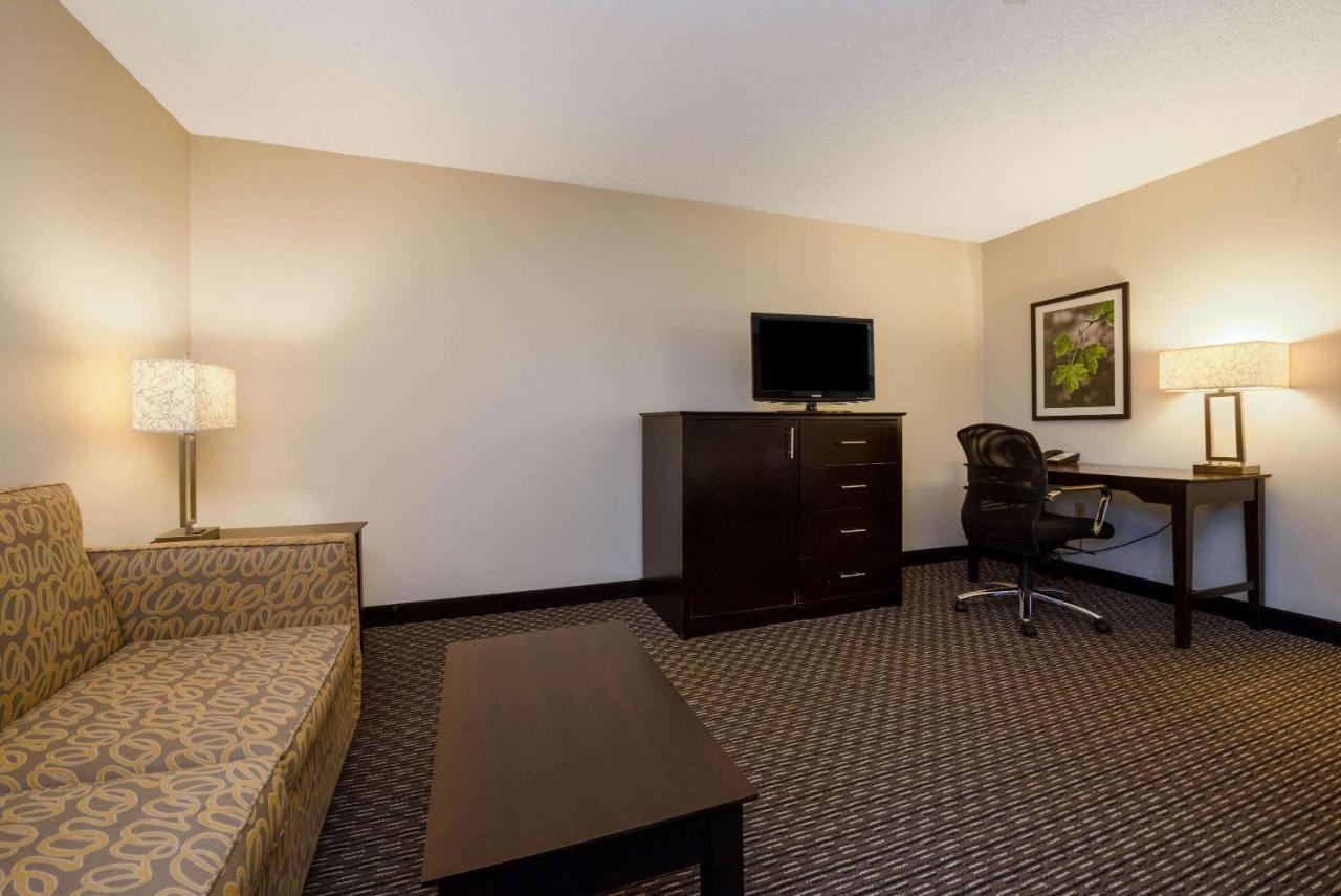 Deluxe King Studio Suite - Non-Smoking at La Quinta Inn & Suites by Wyndham Cleveland Macedonia