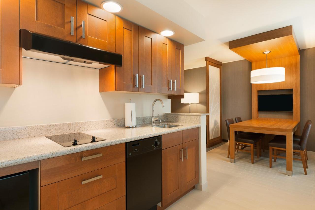 King Suite at Hyatt Place Houston / The Woodlands