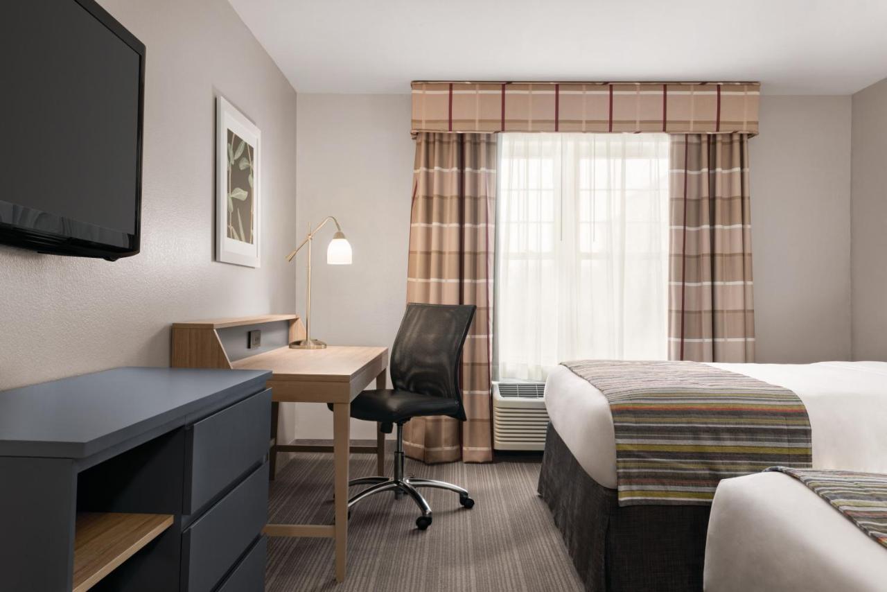 Queen Room with Two Queen Beds at Country Inn & Suites by Radisson, Schaumburg, IL
