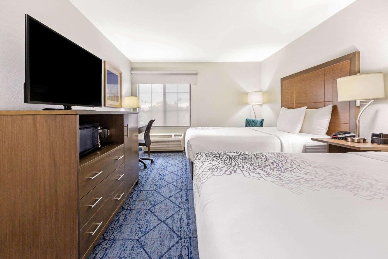 Deluxe Queen Room with Two Queen Beds at La Quinta Inn & Suites by Wyndham NE Long Beach/Cypress