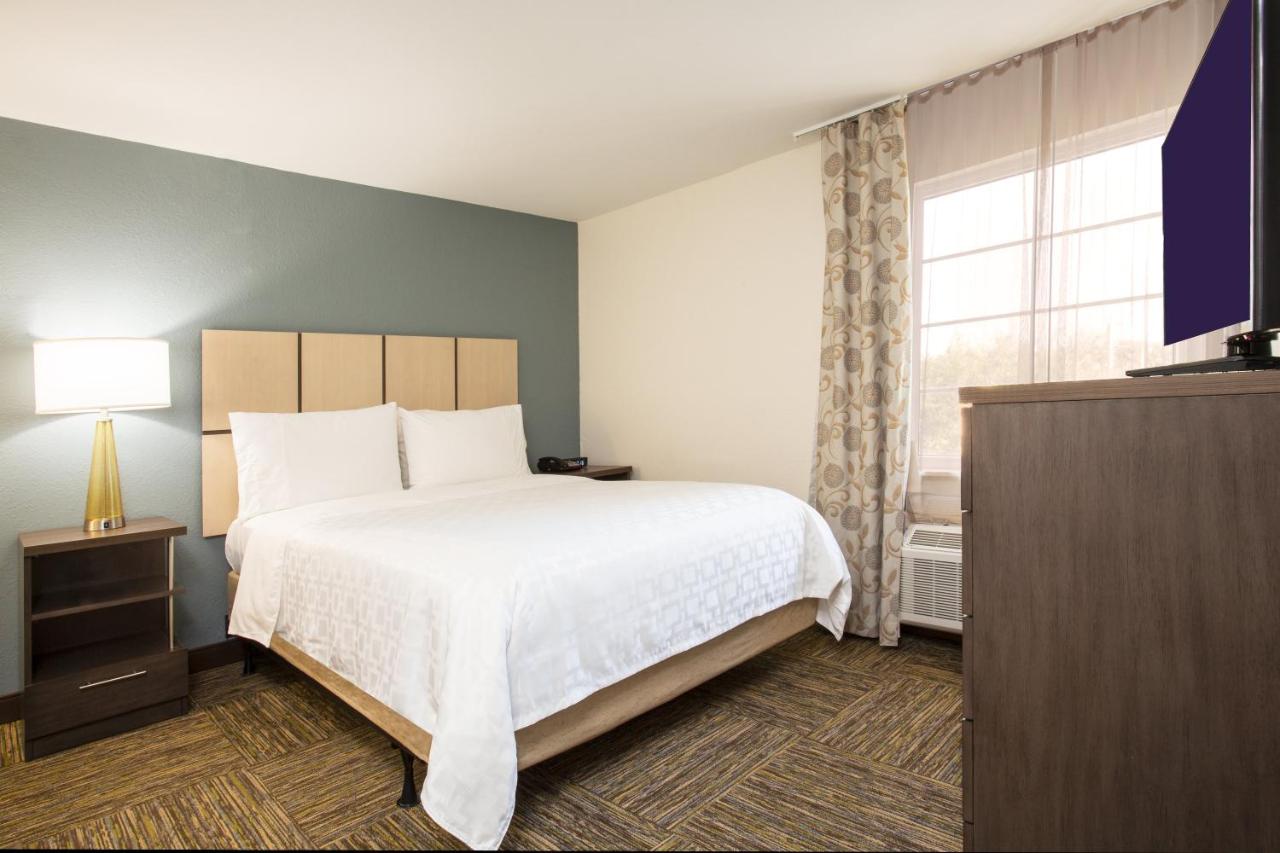 One-Bedroom Queen Suite - Non-Smoking at Candlewood Suites Ft. Lauderdale Airport/Cruise, an IHG Hotel