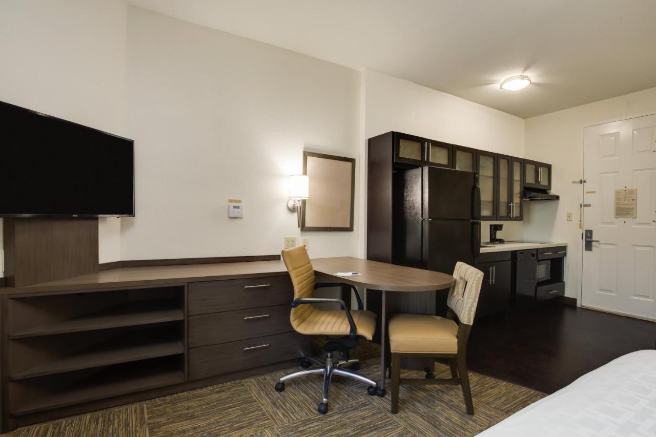 Queen Suite with Roll in Shower - Hearing Accessible/Non-Smoking at Candlewood Suites Ft. Lauderdale Airport/Cruise, an IHG Hotel