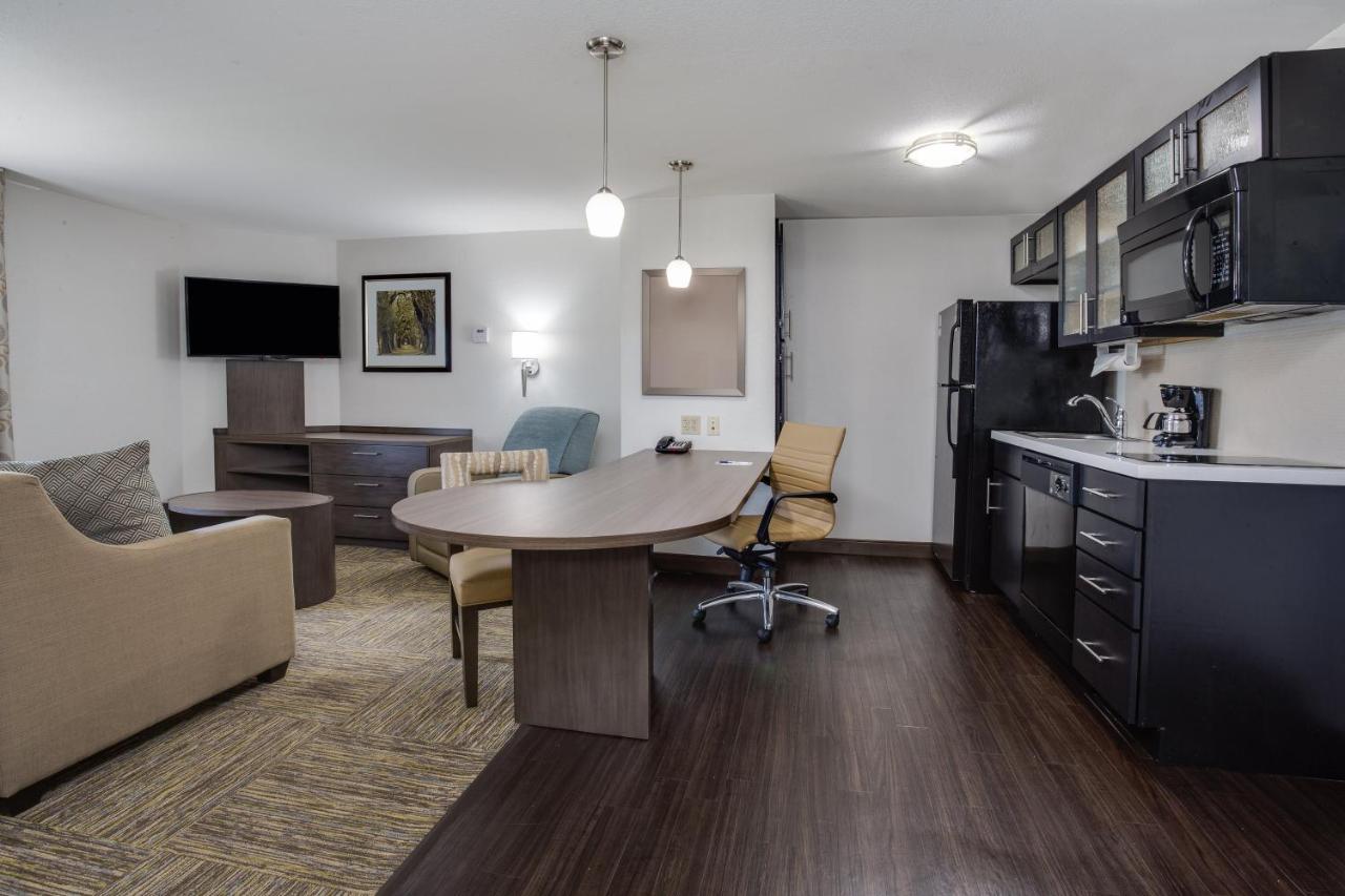 One-Bedroom Queen Suite - Non-Smoking at Candlewood Suites Ft. Lauderdale Airport/Cruise, an IHG Hotel