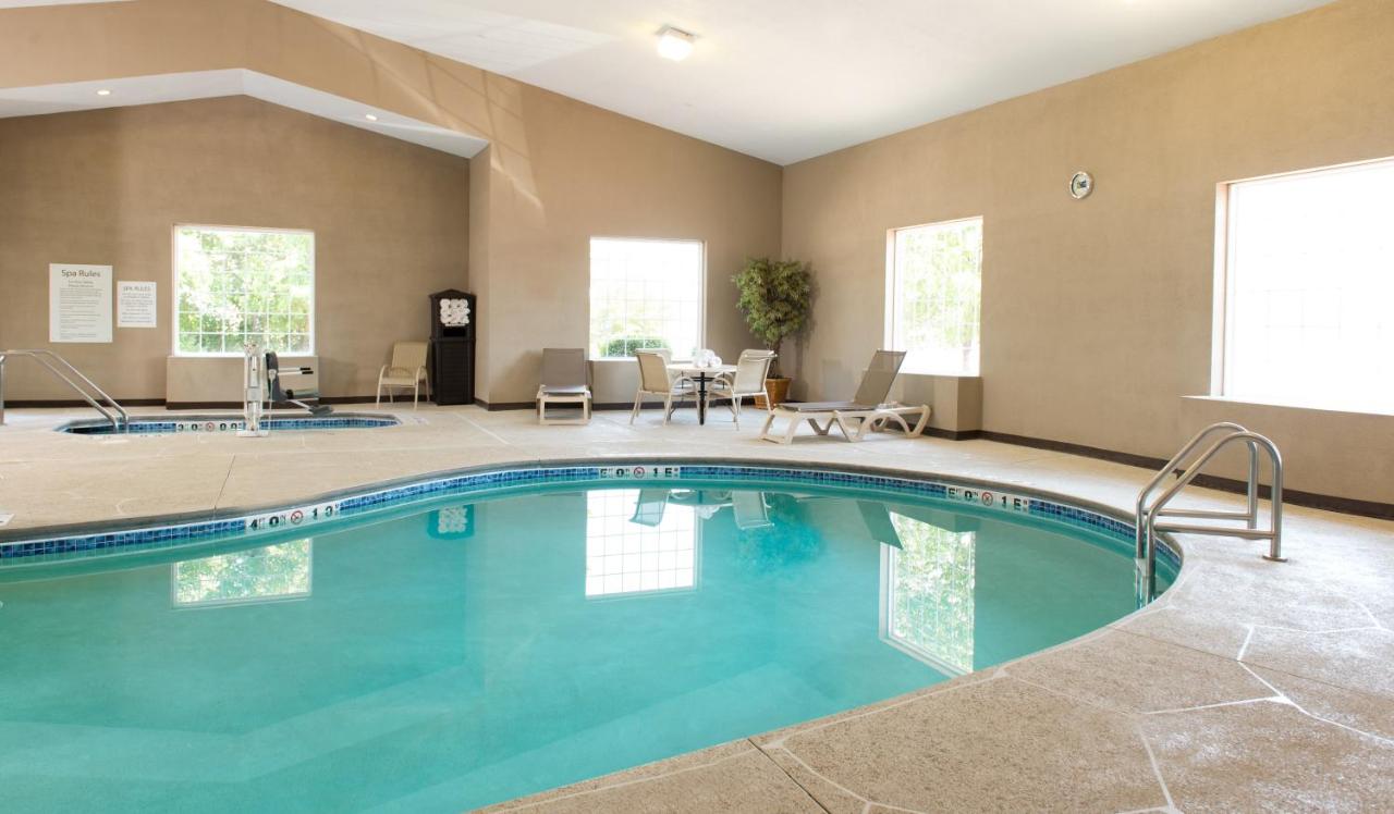  | Holiday Inn Express Le Claire Riverfront-Davenport
