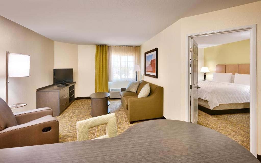 King Studio Suite at Candlewood Suites Belle Vernon, an IHG Hotel