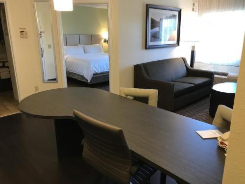 King Studio Suite at Candlewood Suites Belle Vernon, an IHG Hotel
