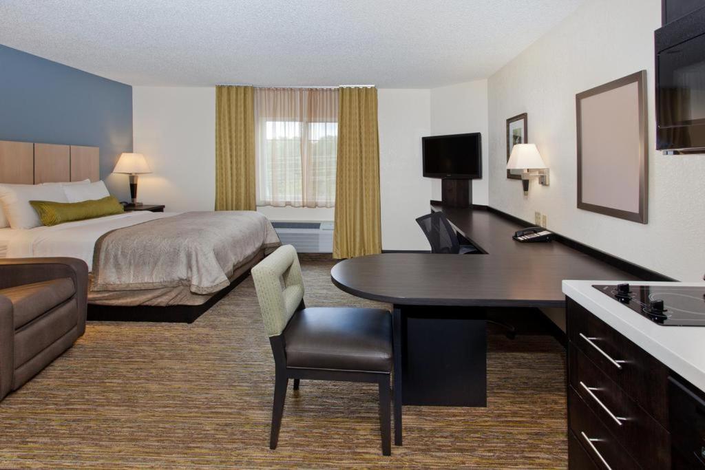 Queen Studio Suite with Batch Tub - Mobility Accessible - Non-Smoking at Candlewood Suites Belle Vernon, an IHG Hotel