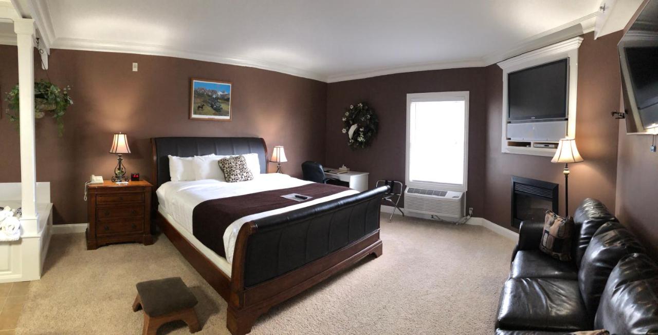 Luxury Suite at Depot Inn and Suites