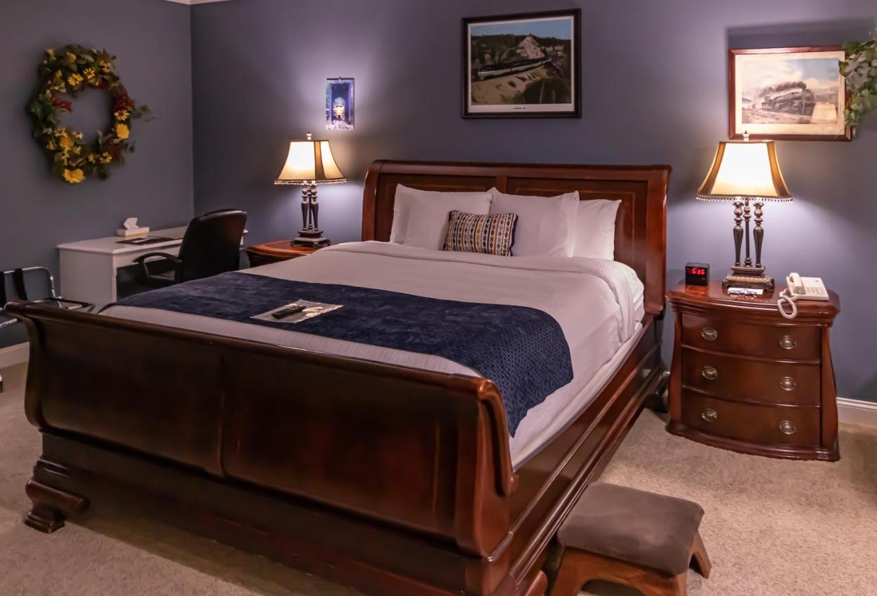Luxury Suite at Depot Inn and Suites