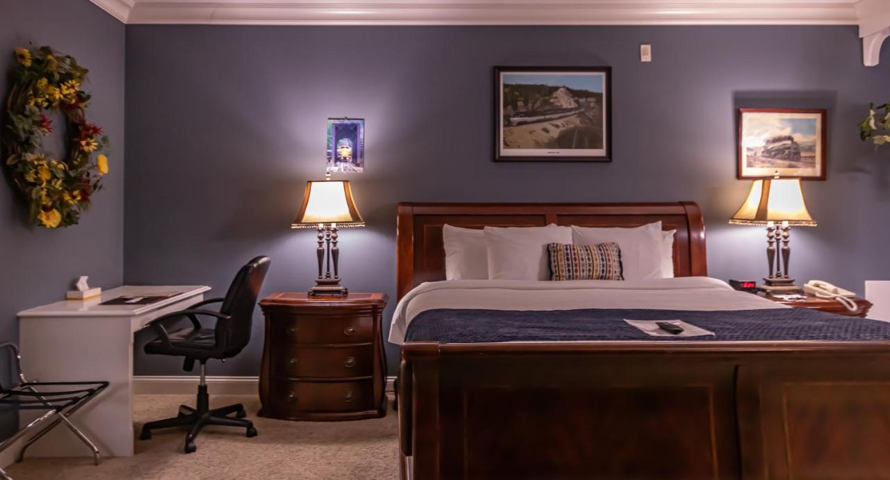 Luxury Suite at Depot Inn and Suites