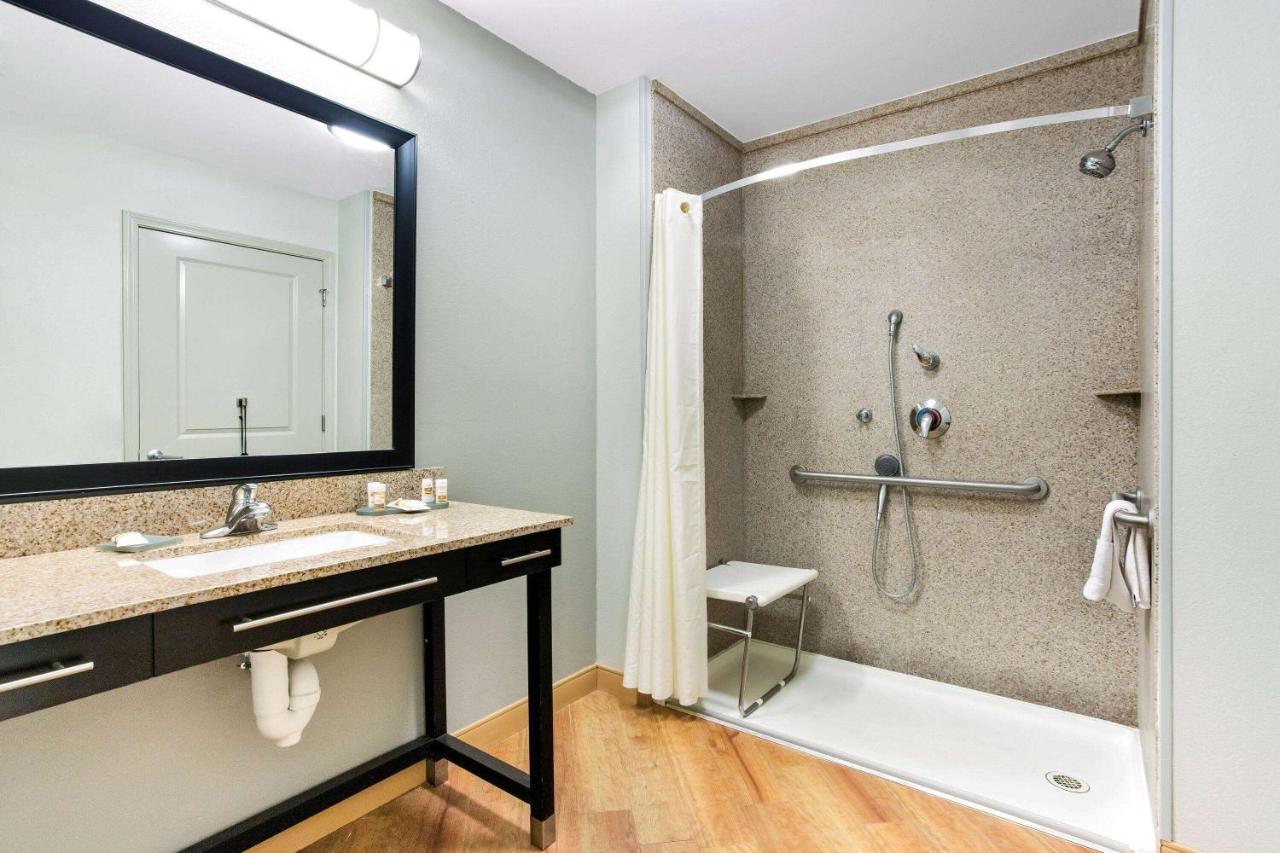 King Room - Mobility Access/Non-Smoking at La Quinta Inn & Suites by Wyndham Columbus - Edinburgh