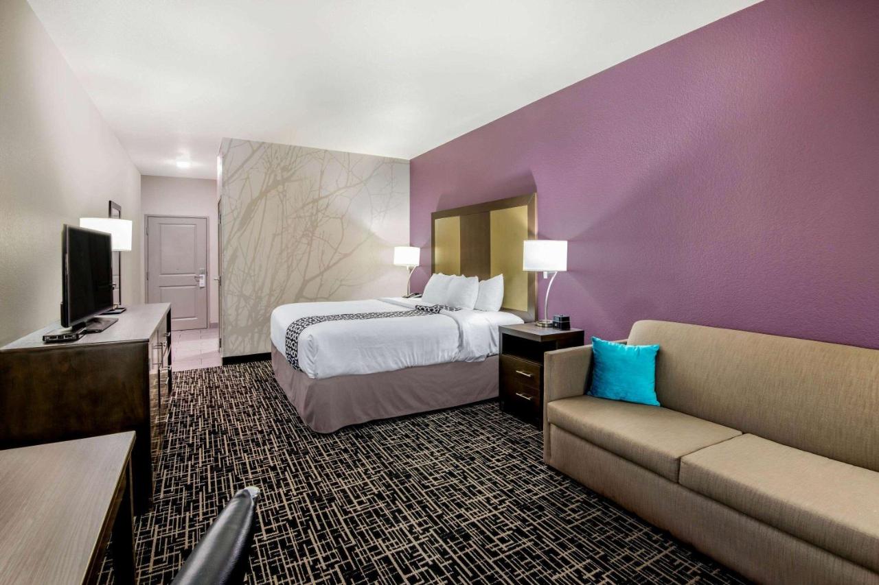 Deluxe King Room - Mobility Access/Non-Smoking at La Quinta Inn & Suites by Wyndham Pampa