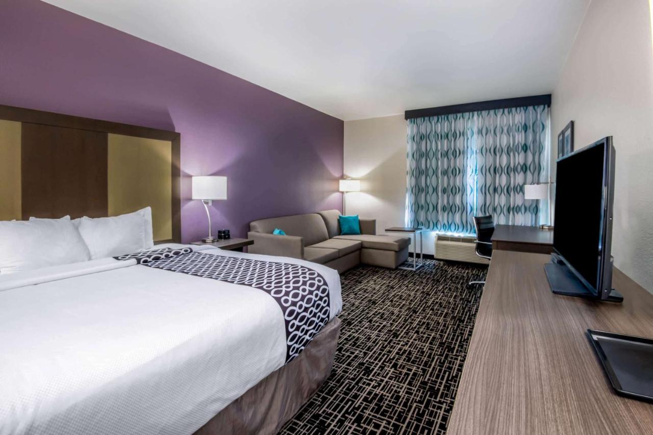 Executive King Room with Sofa Bed at La Quinta Inn & Suites by Wyndham Pampa