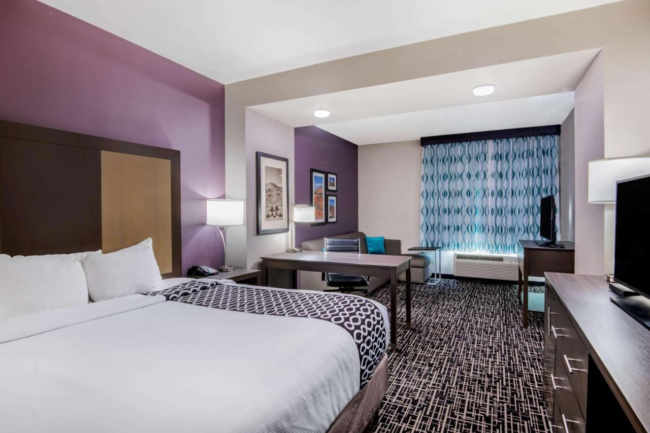 Executive King Room with Sofa Bed at La Quinta Inn & Suites by Wyndham Pampa