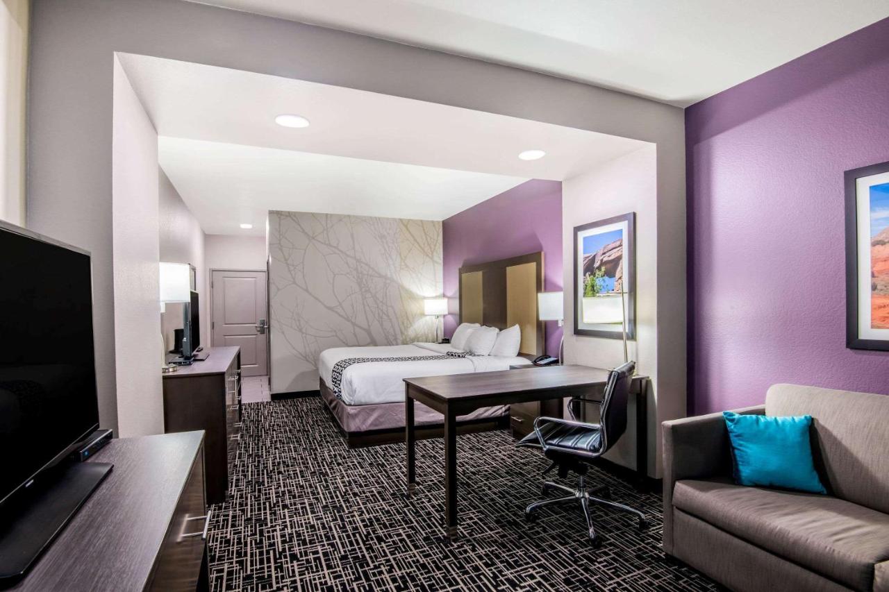 Executive King Room with Sofa Bed at La Quinta Inn & Suites by Wyndham Pampa