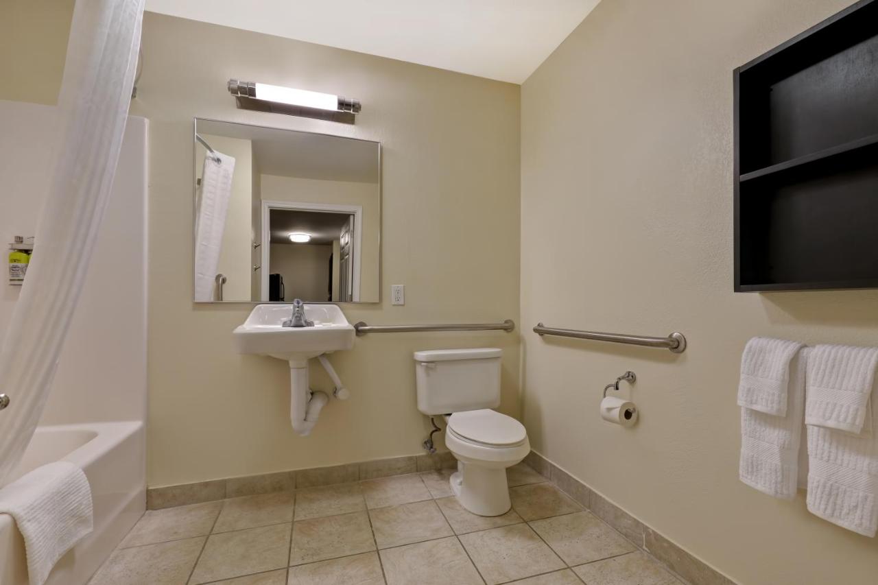 Queen Studio - Disability Access/Non-Smoking at Candlewood Suites Indianapolis - South, an IHG Hotel
