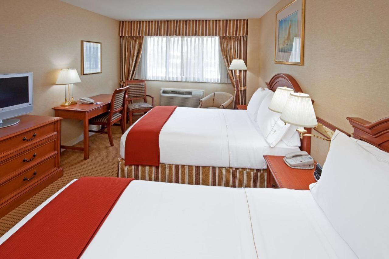 Double Room with Two Double Beds at Rockville Centre Hotel